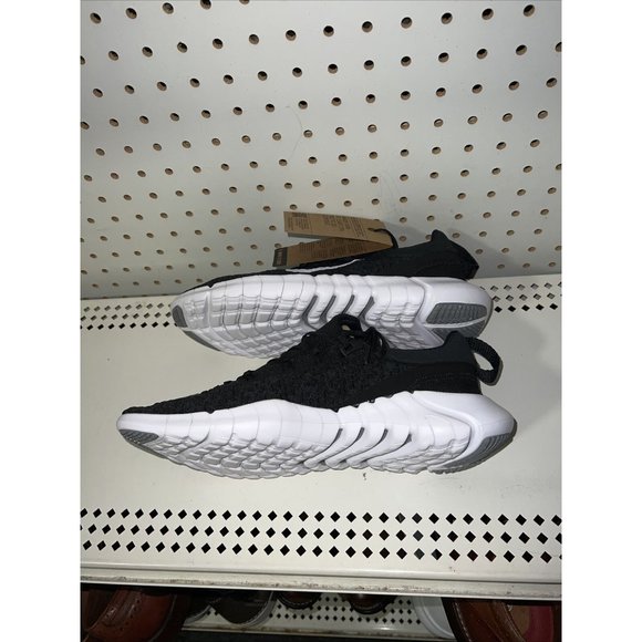 Nike Free RN 5.0 Next Nature Womens Athletic Running Shoes Size 8 Black White - Picture 6 of 8